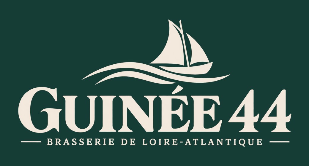 Logo Guinée 44 en crème sur fond vert estuaire